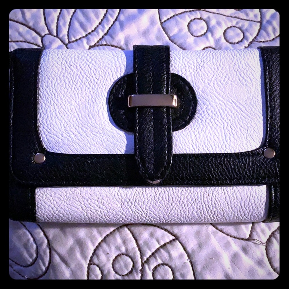 Classic white & black wallet